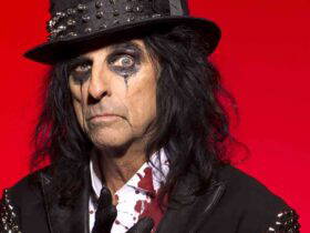 Read more about the article ALICE COOPER shared an official video for the track “Dead Don’t Dance”.