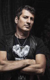 Read more about the article O Φώτης Σωτηρόπουλος(Fortress Under Siege) στο metalwar.gr