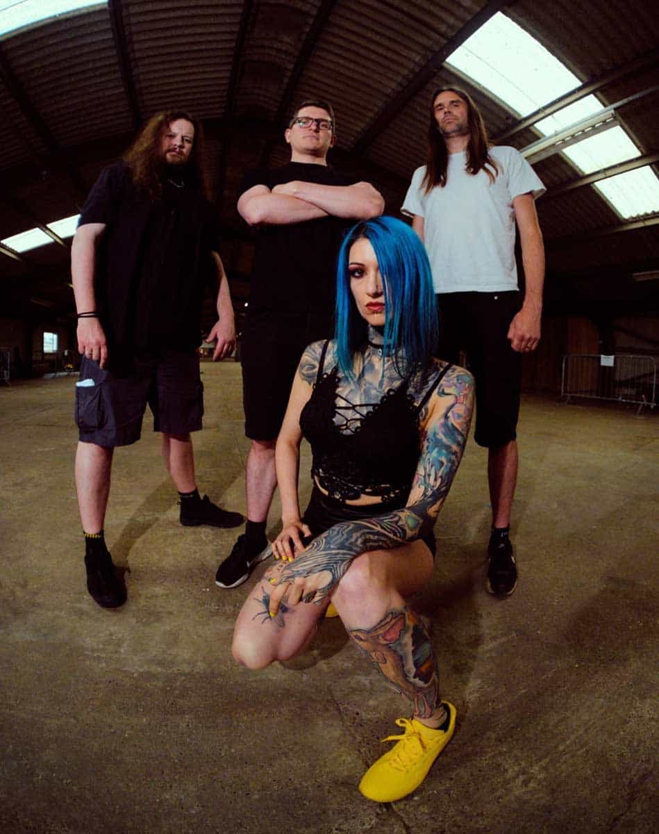 You are currently viewing Το crossover συγκρότημα Cage Fight κυκλοφορεί το συναισθηματικό single πριν από τα καλοκαιρινά φεστιβάλ