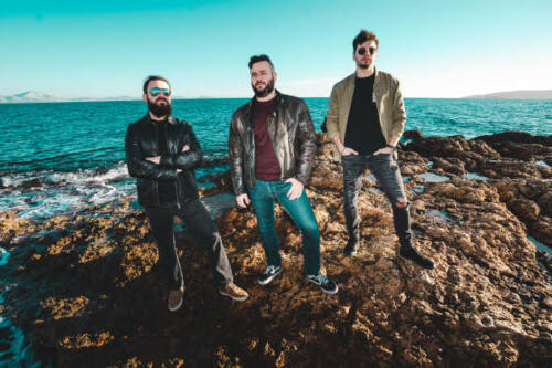 Read more about the article KHIRKI – κυκλοφορούν video για το δεύτερο single από το επερχόμενο άλμπουμ και ανακοινώνουν νέες ημερομηνίες περιοδείας!