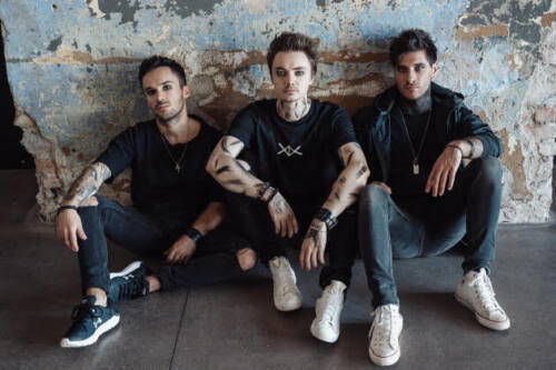 Read more about the article Οι LOST ZONE κάνουν πρεμιέρα με lyric video για το νέο single “Foreshadowing” Feat. BLUTHUND rap punk act με έδρα το Βερολίνο!