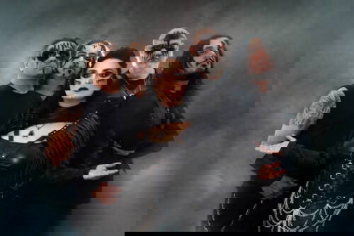 Read more about the article Οι symphonic metallers Revengin υπογράφουν με την Wormholedeath και κυκλοφορούν το single “Circle of Mistakes”