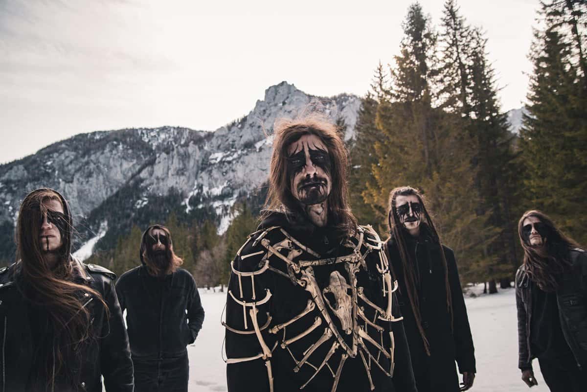 Read more about the article Οι ELLENDE κυκλοφορούν νέο κομμάτι και ανακοινώνουν ημερομηνίες περιοδείας