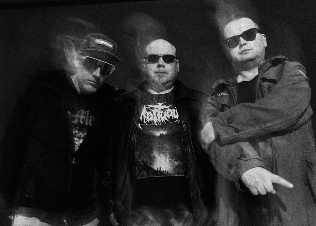 Read more about the article Οι AUGUST MOON ορίζουν ημερομηνία κυκλοφορίας για το πολυαναμενόμενο ντεμπούτο που θα κυκλοφορήσει μέσω της  PERSONAL RECORDS και αποκαλύπτουν το πρώτο κομμάτι