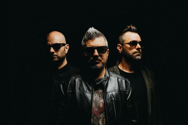 You are currently viewing Οι UNDERDOGS κυκλοφορούν βίντεο για το πρώτο single “Knockin On Hell’s Door” (feat. Nick Oliveri)!