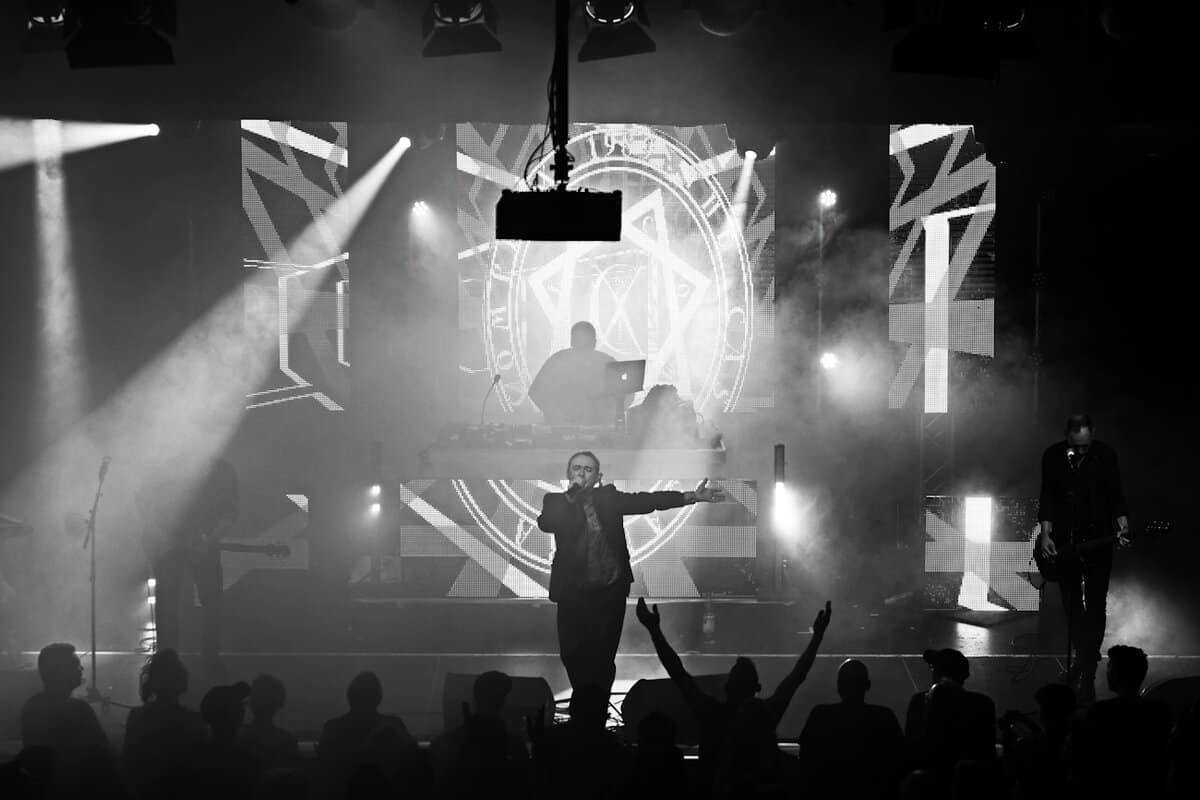 You are currently viewing Η θρυλική μπάντα The Cassandra Complex, πρωτοπόρος της darkwave και industrial rock σκηνής, για μία εκρηκτική συναυλία στην Αθήνα Κυριακή 23 Μαρτίου 2025, AUX Club