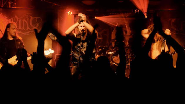 Read more about the article Οι CRAVING ανακοινώνουν το πρώτο τους live άλμπουμ, «Calling the Sirens of the Old Fortress (Live in Oldenburg)», και παρουσιάζουν το video clip για το πρώτο single «Penelope’s Prayer»!