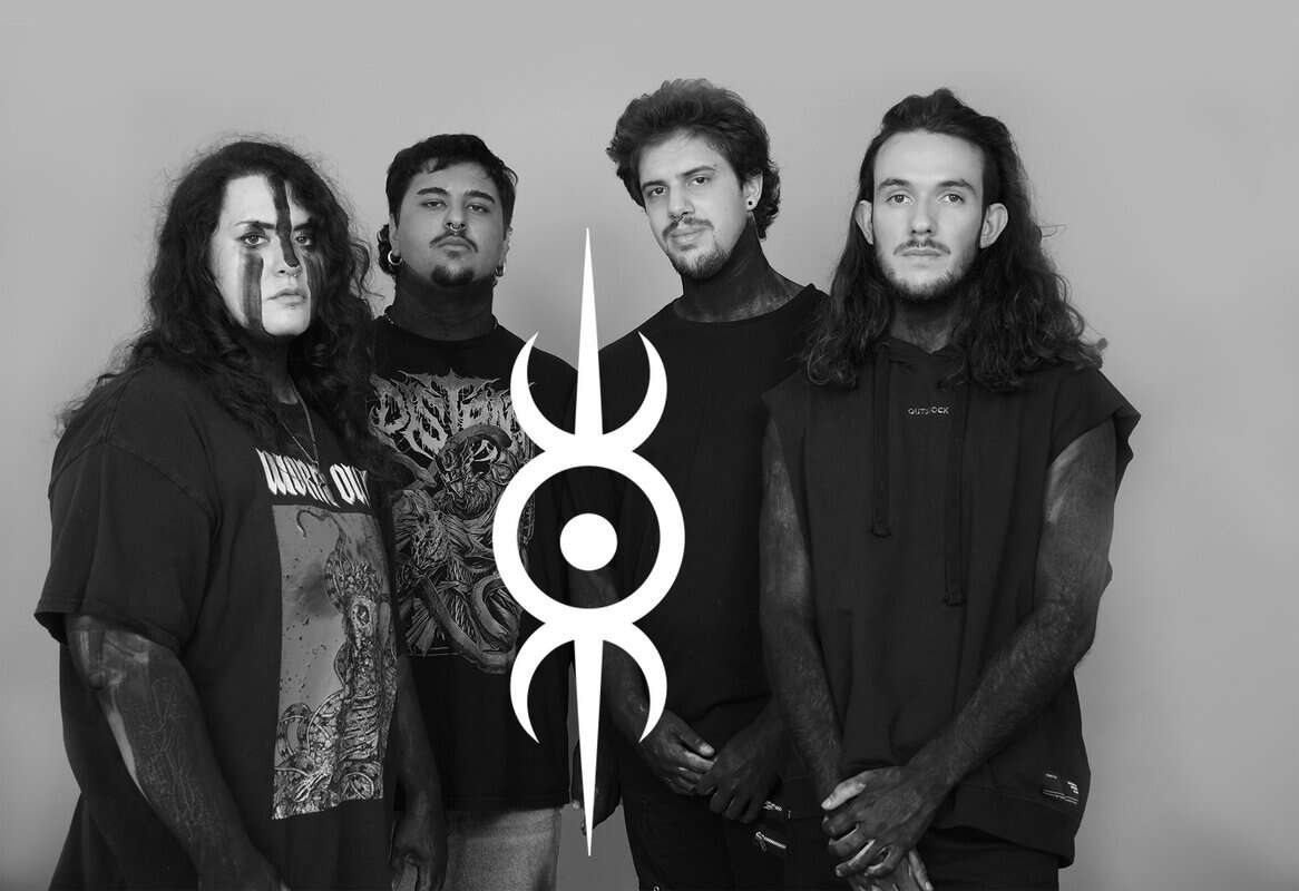 Read more about the article Οι NOUMENIA διερευνούν την πνευματική σύνδεση με τη μοίρα στο συγκινητικό νέο τους βίντεο για το τραγούδι “Fall Apart”