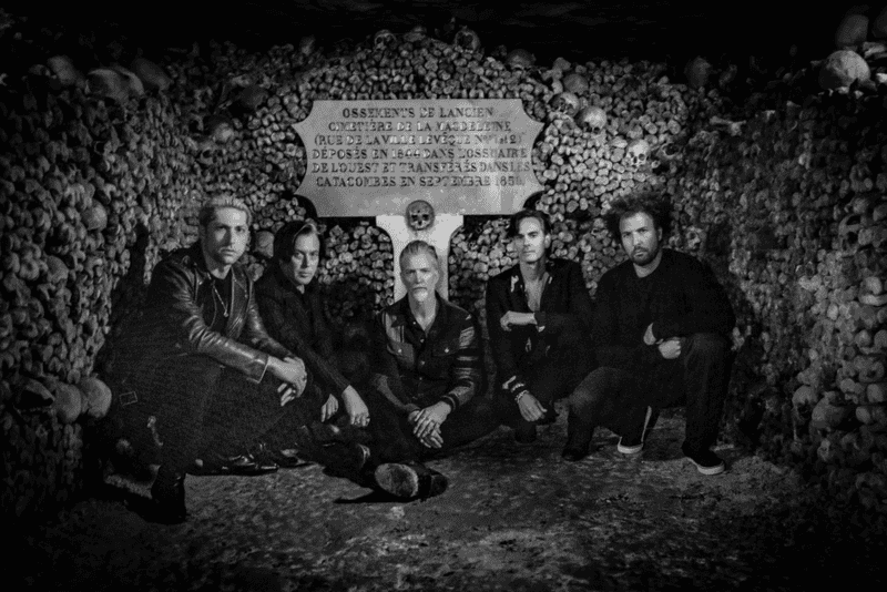 Read more about the article QUEENS OF THE STONE AGE: ALIVE IN THE CATACOMBS | Online premiere – June 5