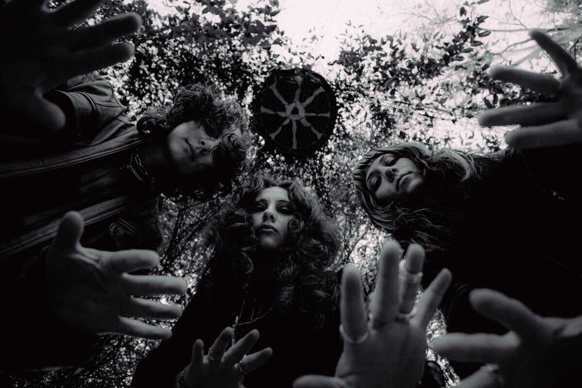 Read more about the article Οι FAETOOTH βυθίζονται ακόμη πιο βαθιά στα συναισθηματικά σκοτάδια με το επερχόμενο άλμπουμ “Labyrinthine” – Ακούστε το νέο single “White Noise”