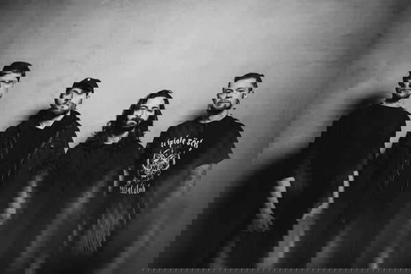 Read more about the article AFTER THE BURIAL απογυμνώνουν τα πάντα στο σαρωτικό νέο τους single “Hum From The Hollow”