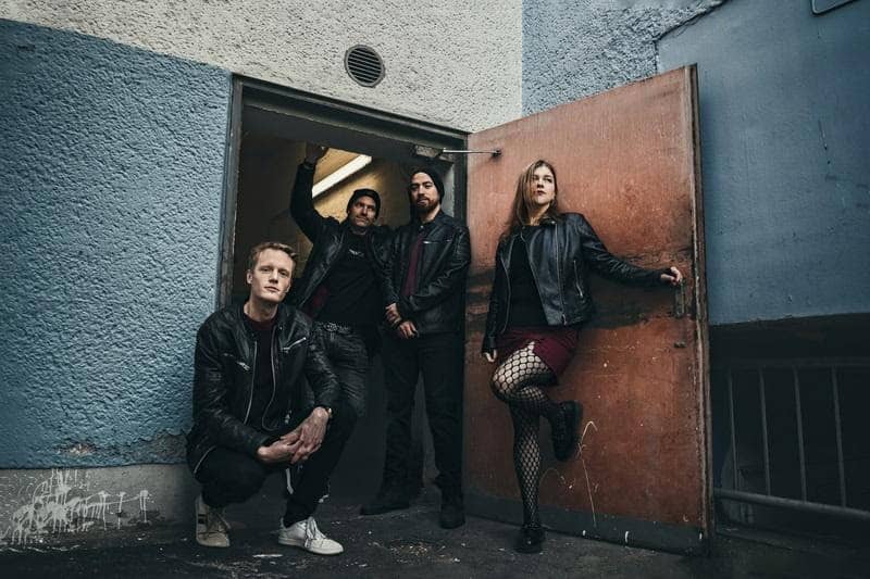 Read more about the article Οι RISING ALMA κυκλοφορούν το εκρηκτικό νέο άλμπουμ “Cracking The Moment” μέσω της Sliptrick Records