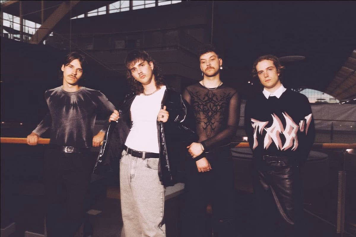 Read more about the article Rising metalcore force Avralize release their powerful new single ‘medicine’