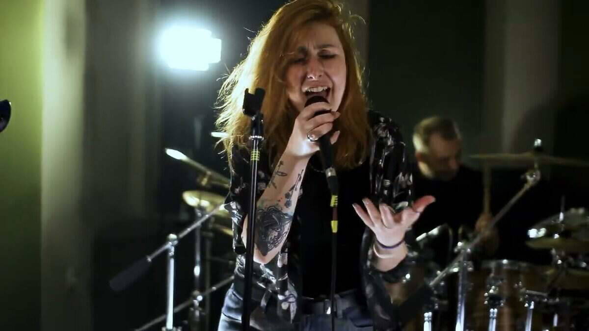 Read more about the article Οι ZABRAHANA ανακοινώνουν την κυκλοφορία του “Whales Sing In Purple”