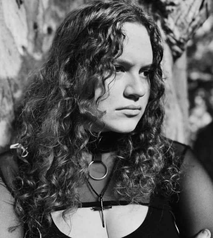 You are currently viewing Η κιθαρίστρια-θαύμα Ava Toton κυκλοφορεί το νέο της single «DECAY» με τη συμμετοχή του Ace Arze Freeman