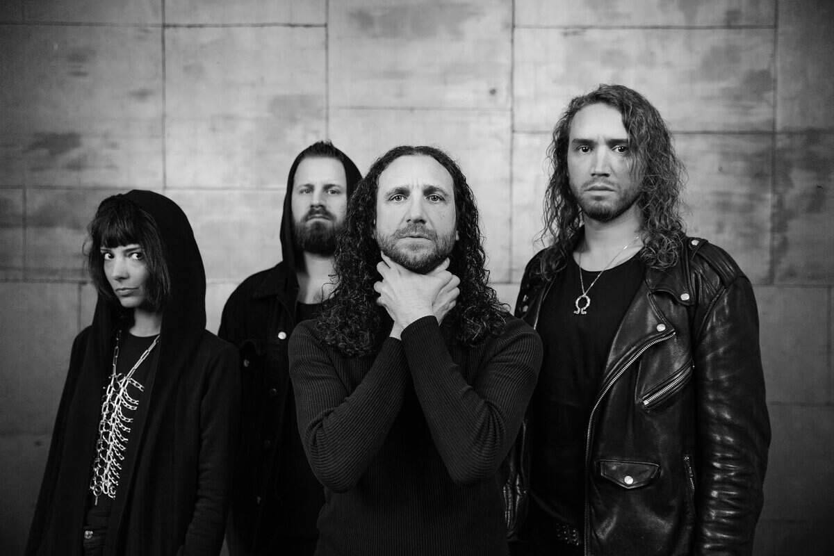 You are currently viewing Οι DECLINE OF THE I παρουσιάζουν το live video για το “Diev Vide”.