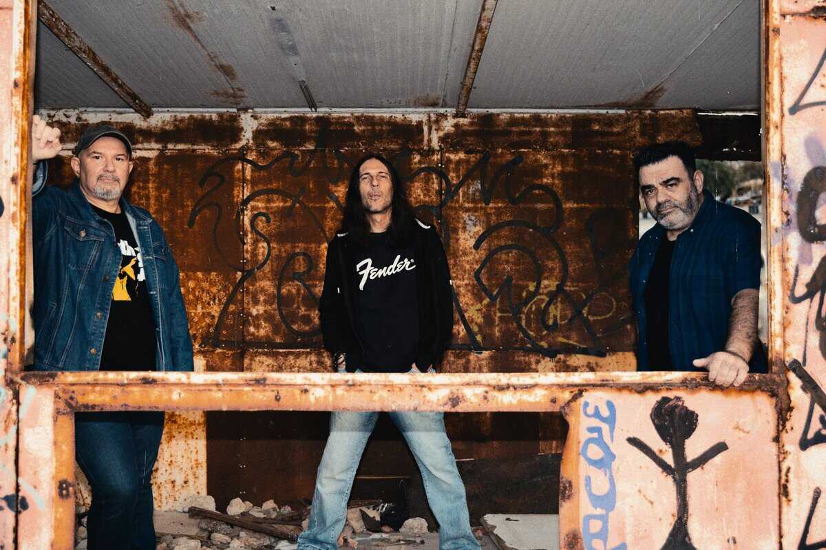 Read more about the article Οι Stoner / Heavy Rockers FUZZING NATION κυκλοφορούν το νέο τους single, “Burning Roads”