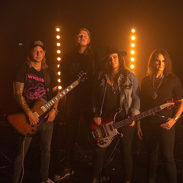 Οι Σουηδοί ELECTRIC HYDRA κυκλοφορούν το νέο τους single, “It’s All Just Dirt”&hellip;