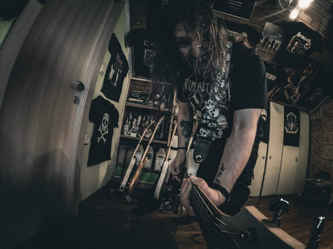 Οι ILLEGAL MIND κυκλοφορούν το «Prison of My Mind» από το επερχόμενο άλμπουμ «Nuclear Cockroach»