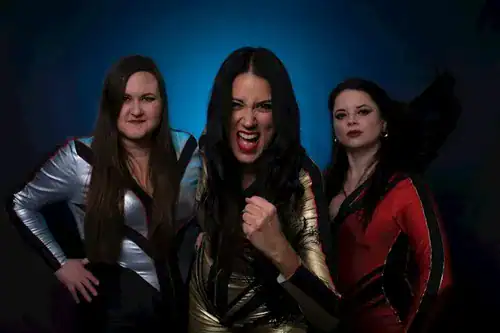 Rising Rock Trio THE GEMS reveal single “Happy Water” video