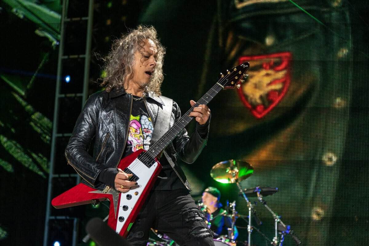 Ο Kirk Hammett των METALLICA έπεσε από τη σκηνή κατά τη διάρκεια του show στο Δουβλίνο