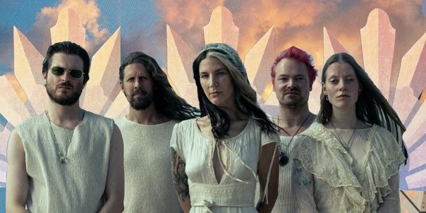 Charlotte Wessels announces new album “Mute Swan EmpireR...